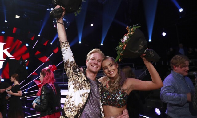 VETERAN: Fredric Brunberg har vært med i flere sesonger, men sier at det dessverre ikke lar seg gjøre i år. Dermed sto Bahareh Letnes uten dansepartner i en stund. Nå er det fikset. Her er han fotografert i fjor, sammen med Martine Lunde. Foto: NTB scanpix VETERAN: Fredric Brunberg har vært med i flere sesonger, men sier at det dessverre ikke lar seg gjøre i år. Dermed sto Bahareh Letnes uten dansepartner i en stund. Nå er det fikset. Her er han fotografert i fjor, sammen med Martine Lunde. Foto: NTB scanpix